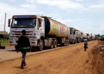 Kenya, Uganda Signs Oil Import Agreement
