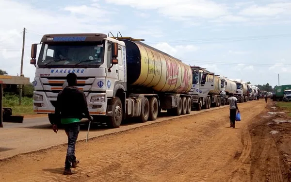 Kenya, Uganda Signs Oil Import Agreement - Kenya has agreed to finally license the Uganda National Oil Company (UNOC), after spending numerous months over a major feud that spilled over to the regional court and hurt diplomatic ties between the two East African nations. Kenya, Uganda Signs Oil Import Agreement