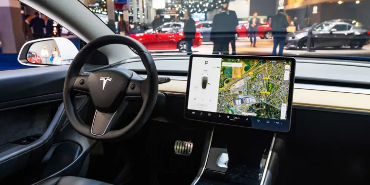 Tesla Settles Autopilot Crash Suit Before Self-driving Taxi Launch